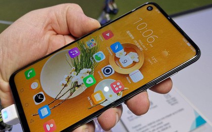 Bất ngờ xuất hiện thêm một chiếc smartphone màn hình đục lỗ tại CES, dẫn đầu trào lưu 2019
