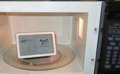 Tại sao Wi-Fi dùng cùng tần số với lò vi sóng mà không "nướng chín" chúng ta?