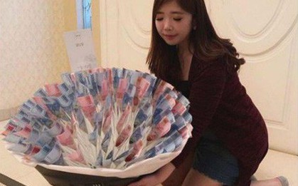 Trào lưu tặng bó hoa làm toàn từ tiền trong ngày Valentine