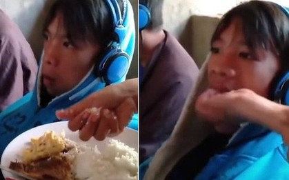 Đắng lòng nhìn cảnh người mẹ mang cơm đến quán "net cỏ" phục vụ quý tử đam mê game "nhái" PUBG