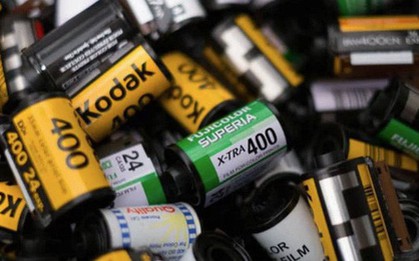 Cận cảnh quá trình tráng rửa và scan ảnh film 35mm tại các phòng lab, nhìn xong mới thấy trầm trồ