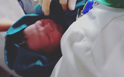 Nhân viên bán vé đỡ đẻ thành công... trong nhà vệ sinh Bến xe Miền Đông