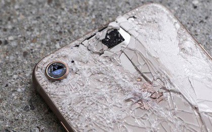 Khoa học ngày càng tân tiến, nhưng vì sao smartphone lại trở nên kém bền và dễ vỡ hơn trước?