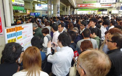 Nhiều tuyến tàu ở trung tâm Tokyo tê liệt vì mất điện