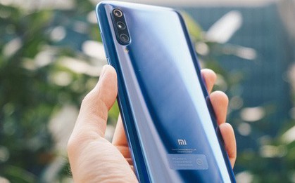 Mở hộp Xiaomi Mi 9: Snapdragon 855, 3 camera, cảm biến vân tay dưới màn hình, giá 12 triệu