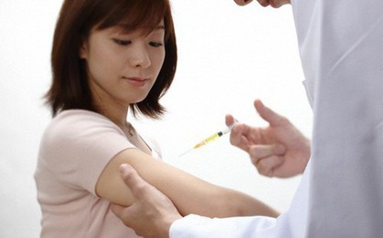 Những mũi tiêm không thể thiếu trong cuộc đời người phụ nữ và khuyến cáo của bác sĩ