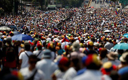 Venezuela: Hàng chục ngàn người biểu tình đòi điện, nước
