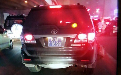 Xe biển xanh bỏ chạy sau khi gây tai nạn thuộc một đơn vị Bộ Công an