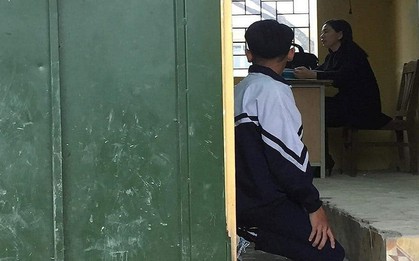 Nam sinh bị phạt quỳ: "Trận đòn 30 roi đã giúp tôi chăm chỉ và học khá hơn"