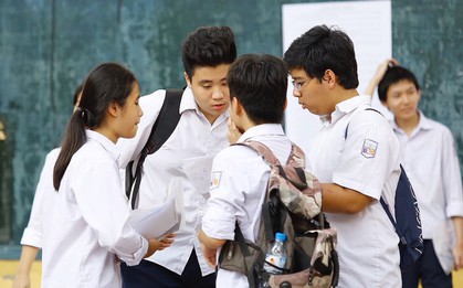 Thi vào lớp 10 tại Hà Nội: Phụ huynh, thí sinh căng thẳng trước giờ G