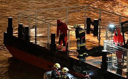 Hungary: Thuyền trưởng vụ đâm tàu đắm bị bắt, 21 người vẫn mất tích