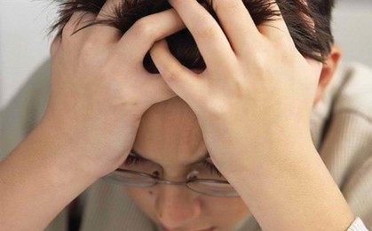 Cậu học sinh 15 tuổi bị xuất huyết não, sau khi chơi điện thoại di động đến đêm khuya