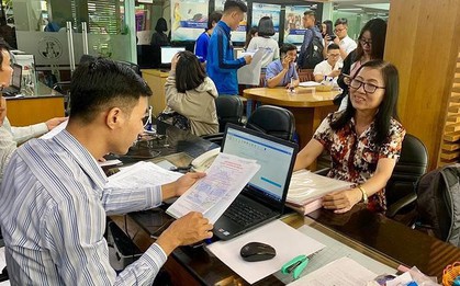 Bất ngờ thí sinh 63 tuổi đi làm hồ sơ xét tuyển đại học