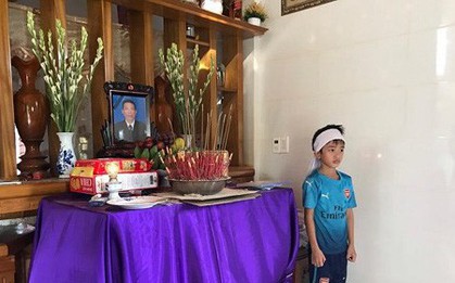 Xót xa cảnh chít khăn tang, lập bàn thờ cho ngư dân Quảng Bình mất tích trên biển