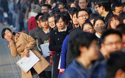 Chẳng riêng Việt Nam, giới trẻ Trung Quốc cũng đang đau đầu vì học lắm mà vẫn "vô dụng"