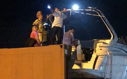 Đang cứu hộ xe container trên cao tốc, phụ xe đụng gầm cầu thiệt mạng