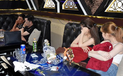 Nam thanh nữ tú phê ma túy trong phòng VIP quán karaoke ở miền Tây