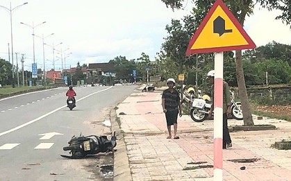 3 bà cháu thương vong sau cú xe máy lao thẳng vào cột báo giao thông
