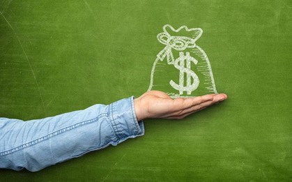 8 cách tiêu tiền khiến bạn "nghèo bền vững": Chạy theo thời trang, công nghệ; thích mang theo tiền mặt và thẻ tín dụng...