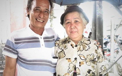 Ăn 5 chiếc bánh xèo, người phụ nữ để lại đứa con 3 tuổi cho chủ quán