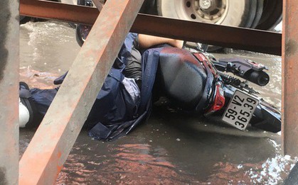 Tránh đoạn đường ngập nước, người đàn ông bị xe container cán chết tại chỗ