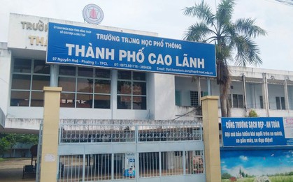 Kỉ luật cô chủ nhiệm bắt học sinh 'nộp phí riêng'