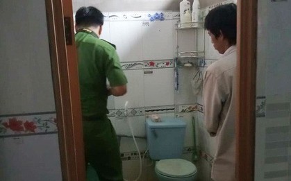 Mẹ mải việc, bé gái 3 tuổi chết trong nhà vệ sinh khi đi học về