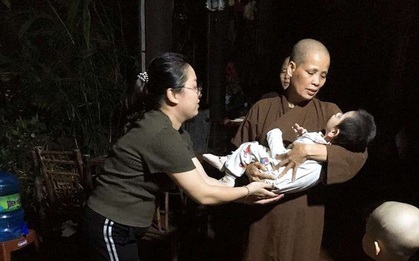 Hải Dương: Bé trai 2 tuổi bị bỏ rơi trong đêm trước cửa nhà dân
