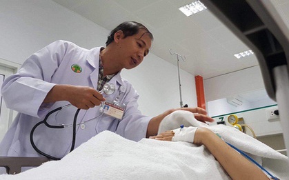 Bé gái 13 tuổi ở TP.HCM nhảy lầu 8 tự tử, khi biết lý do ai cũng giật mình vì có nhiều cha mẹ mắc phải
