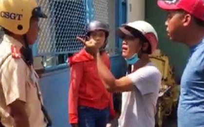 Thanh tra giao thông bị chém đứt lìa ngón tay khi đang làm nhiệm vụ