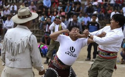Lễ hội đánh nhau để ‘xóa bỏ hận thù’, chào đón năm mới của người Peru