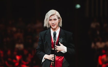 Loạt khoảnh khắc "không đẹp không tính tiền" của Denis Đặng tại WeChoice Awards 2019