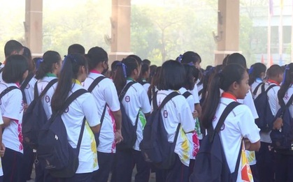 Áp dụng công nghệ để phạt học sinh hát quốc ca không đủ to, nhà trường Thái Lan bị ném đá dữ dội