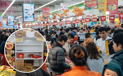 Ảnh: Siêu thị ken đặc người mua sắm ngày giáp Tết, khách hàng mệt mỏi khi phải chờ cả tiếng mới được thanh toán