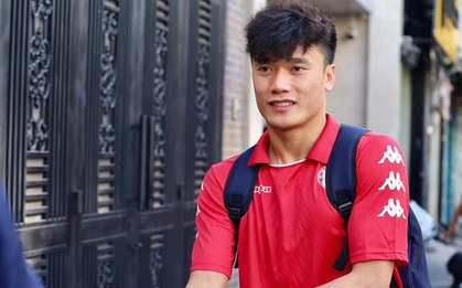 Tiến Dũng tươi tắn, Công Phượng bịt kín khẩu trang hội quân cùng CLB TP.HCM sau tết Nguyên đán 2020