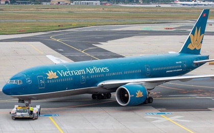 Nữ tiếp viên trưởng hãng VietNam Airlines bị tạm giữ vì nghi buôn lậu thuốc lá, dầu xoa bóp