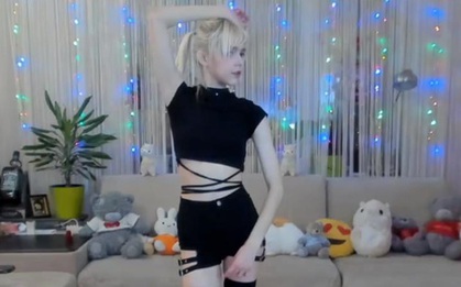 Chia sẻ mong muốn "đủ tiền" nâng cấp thiết bị, nữ streamer xinh đẹp nhận ngay donate khủng