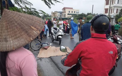 Ninh Bình: Bé trai lớp 4 bị xe tải tông tử vong thương tâm trên đường đi học về, tài xế bỏ chạy khỏi hiện trường