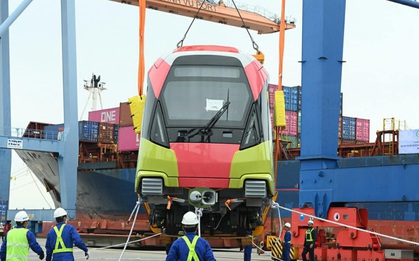 Đoàn tàu đầu tiên dự án metro Nhổn - Ga Hà Nội về đến Việt Nam
