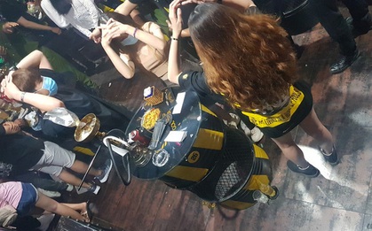 Công an Cần Thơ kiểm tra quán bar có 32 cô gái uống bia, hút shisha