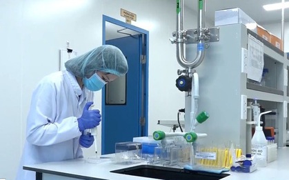 Cận cảnh sản xuất lô vaccine COVID-19 đầu tiên chuẩn bị thử nghiệm trên người tại Việt Nam