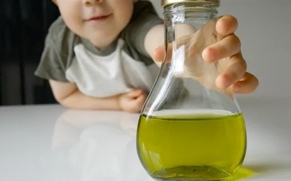 Bé 3 tuổi nguy kịch vì uống nhầm hóa chất