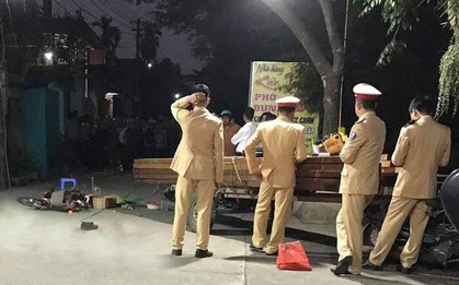 Bé trai 3 tuổi tử vong thương tâm khi đi xe đạp điện với chị