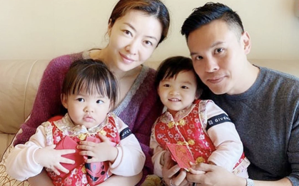 Siêu mẫu Hùng Đại Lâm khoe ảnh gia đình nhưng Cnet chỉ chú ý tới nhan sắc khác biệt rõ rệt của 2 nhóc sinh đôi