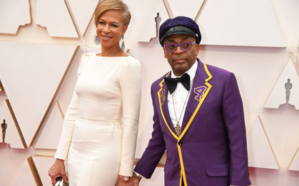 Đạo diễn Spike Lee mặc trang phục đặc biệt để tri ân huyền thoại Kobe Bryant tại lễ trao giải Oscar 2020