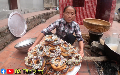 Nghe bà Tân Vlog bảo làm bánh "đơ-lút" thì thách ai đoán được là gì, hoá ra là món ăn vặt quen thuộc mà nhiều bạn trẻ yêu thích