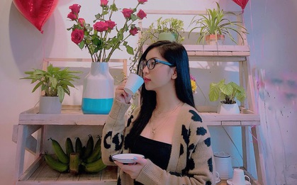 Dân tình ồ ạt đăng status để 4 năm sau xem lại, riêng Nhật Lê lại "thả nhẹ" chiếc ảnh như đang đắm chìm trong tình yêu