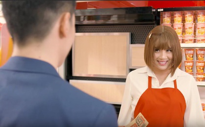 Thời tới cản không kịp, đi mua mì ly mà trúng được trái tim Duy Khánh, lời luôn cả chuyến đi Phú Quốc?