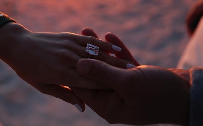 Người nổi tiếng thể hiện tình yêu bằng món quà nào?
