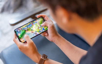 Đang quen dùng smartphone pin trâu, giờ dùng loại thường cảm thấy lạc hậu quá!